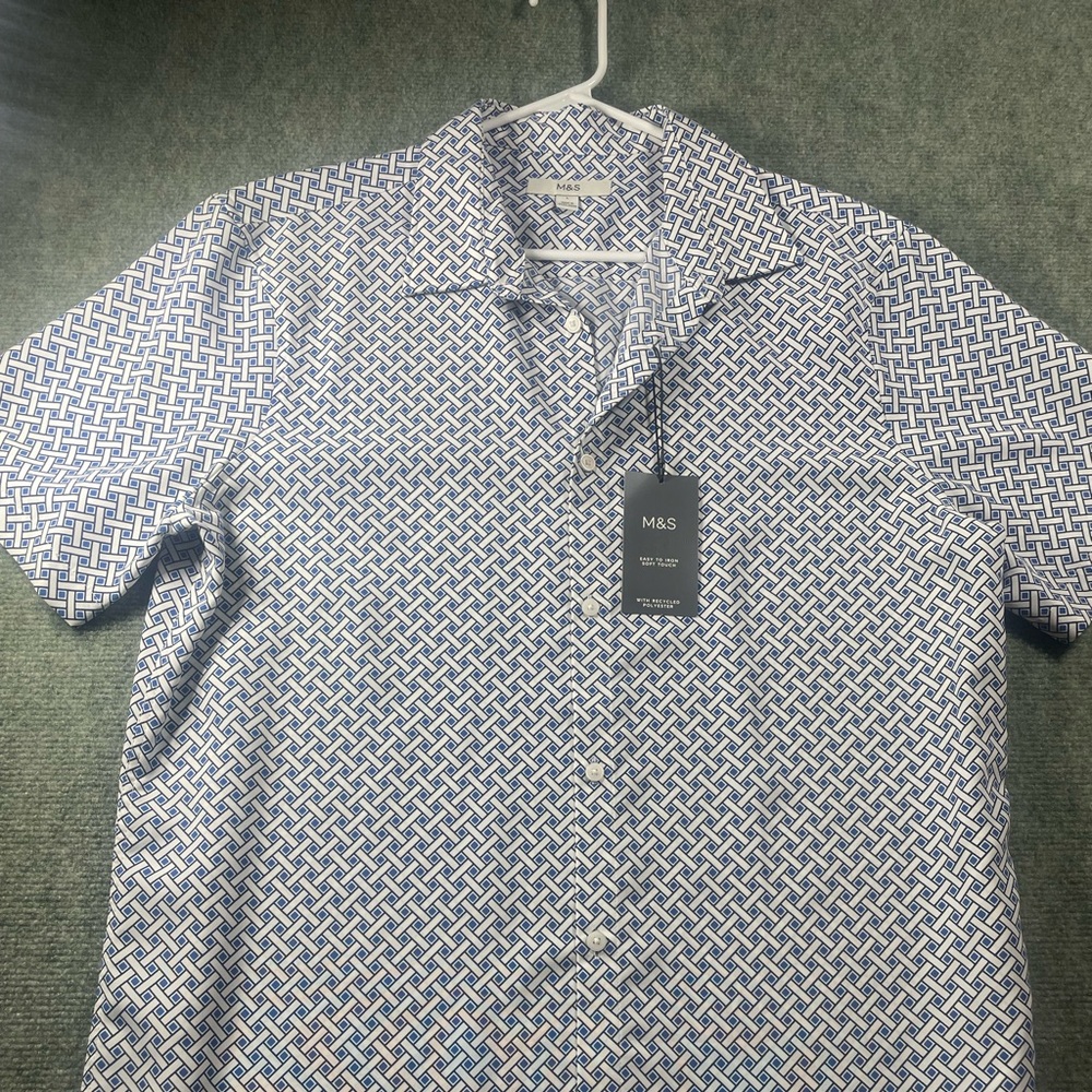 Short-Sleeve Button-Down Shirt in White & Blue Geometric Print